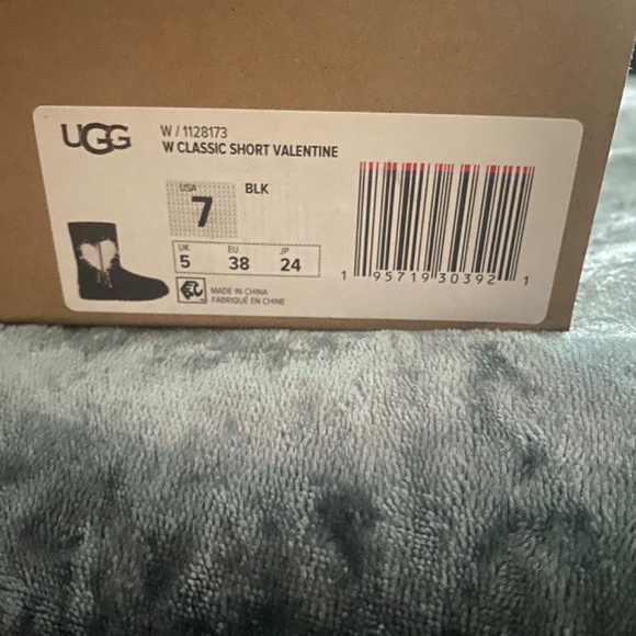 Black Ugg boots - Picture 10 of 11